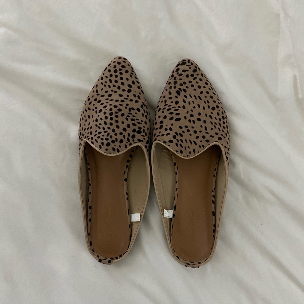 Universal Thread size 9 Leopard Mules - Like new